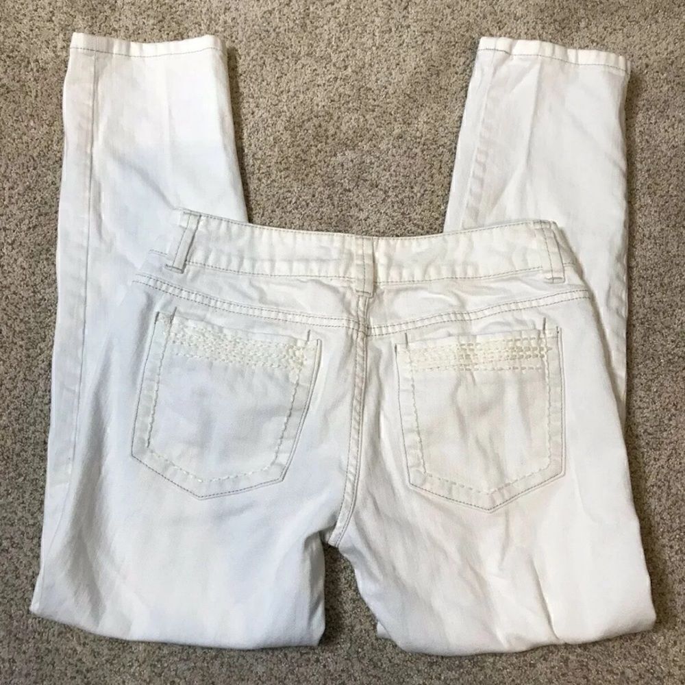 Elle White Boyfriend Ankle Skinny Jean Pants Cropped Distressed - Size 4